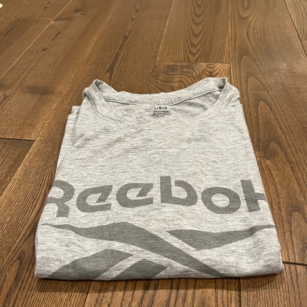Reebok  Heather Grey  Short Sleeve TShirt - Picture 4 of 5